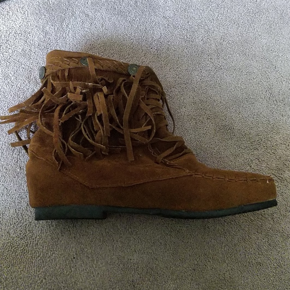 European moccasin short boots.